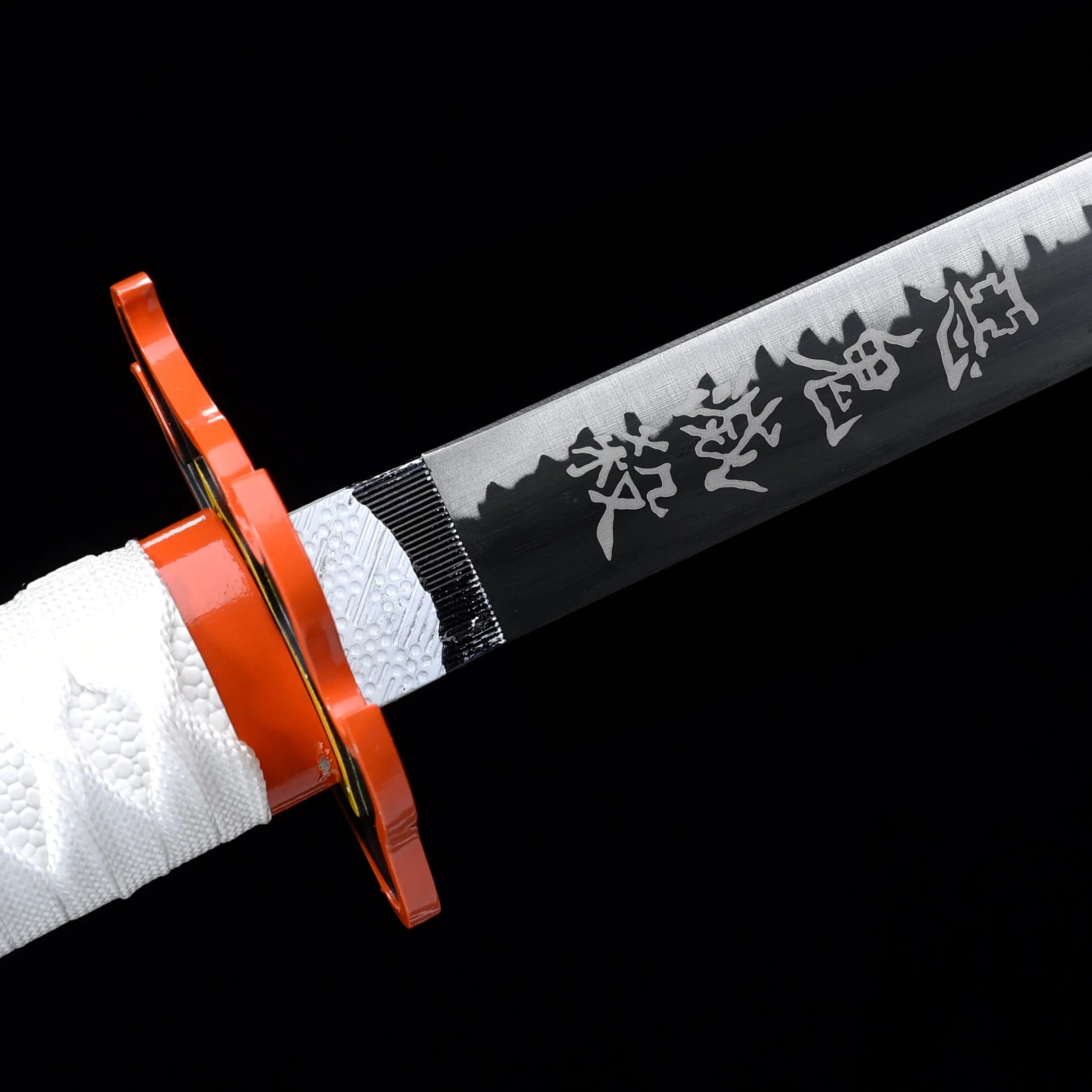 Demon Slayer – Kyojuro Rengoku Sword – White Sheath & Etched Black Blade – Premium Version - Image 3